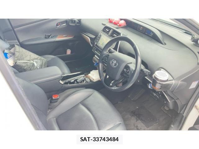 Toyota PRIUS 2021-08 8355366-12