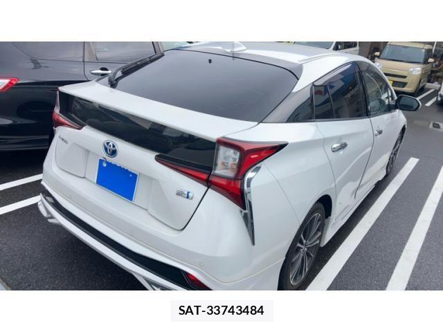 Toyota PRIUS 2021-08 8355366-2