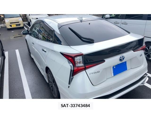 Toyota PRIUS 2021-08 8355366-3