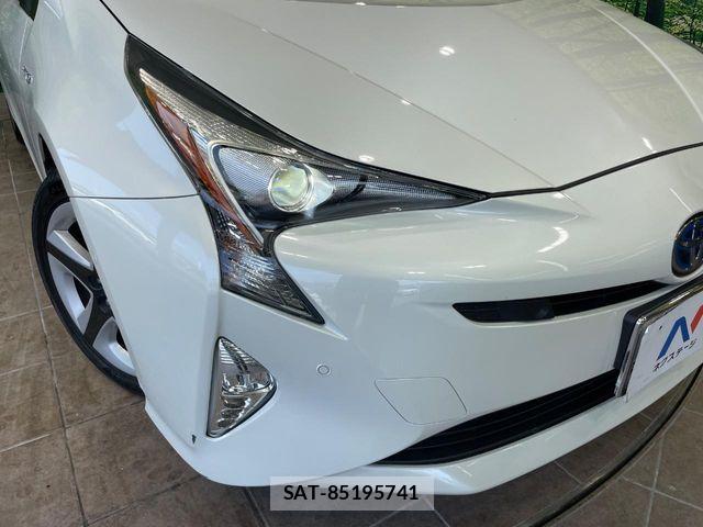 Toyota PRIUS 2018-10 8355372-11