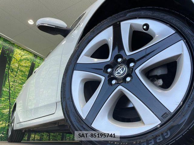 Toyota PRIUS 2018-10 8355372-12
