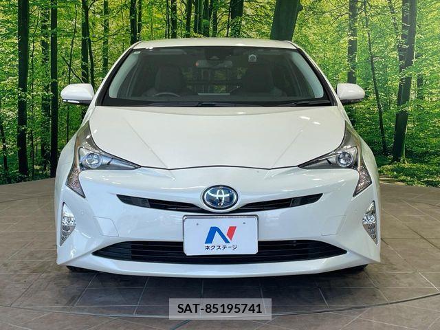 Toyota PRIUS 2018-10 8355372-13