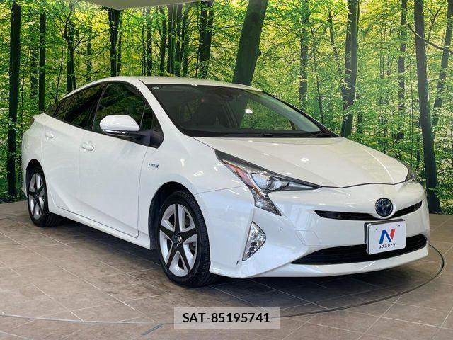 Toyota PRIUS 2018-10 8355372-15