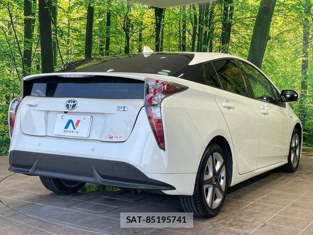 Toyota PRIUS 2018-10 8355372-16