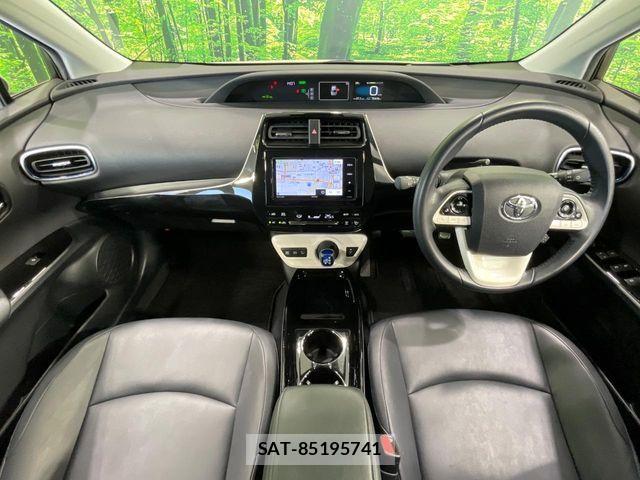 Toyota PRIUS 2018-10 8355372-1