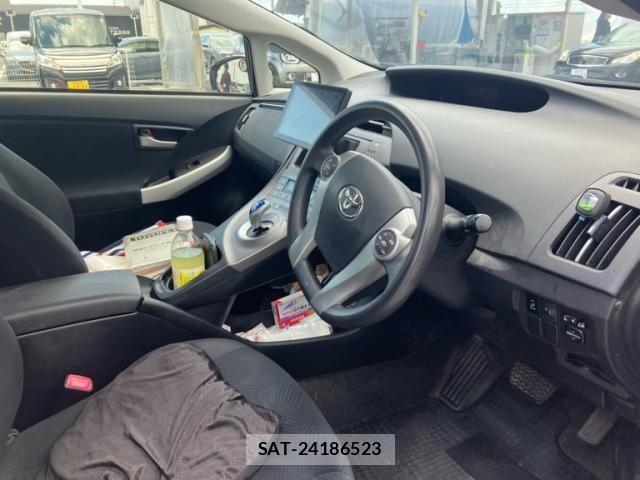 Toyota PRIUS 2012-06 8355403-15