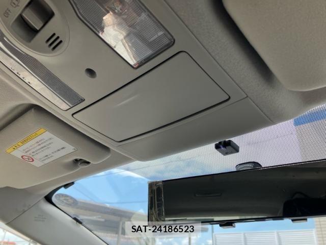 Toyota PRIUS 2012-06 8355403-25