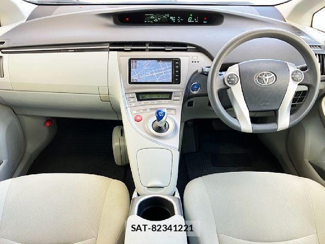 Toyota PRIUS 2015-10 8355386-1