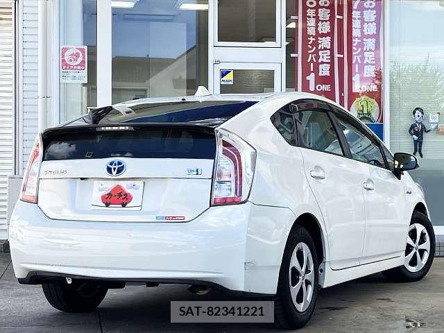 Toyota PRIUS 2015-10 8355386-2