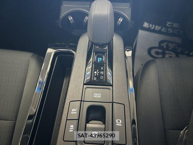 Toyota PRIUS 2023-11 8355361-17