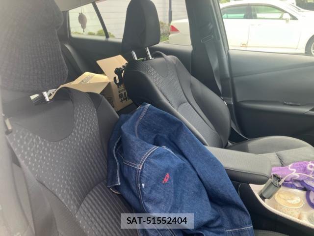 Toyota PRIUS 2016-07 8355375-15