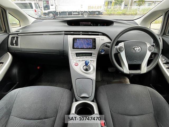 Toyota PRIUS 2013-12 8355393-1