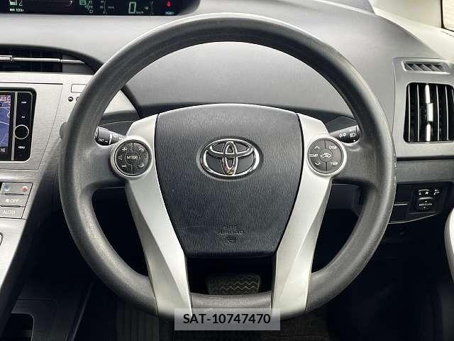 Toyota PRIUS 2013-12 8355393-4