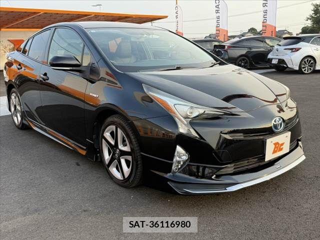 Toyota PRIUS 2017-04 8355384-9