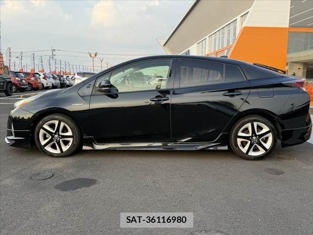 Toyota PRIUS 2017-04 8355384-10