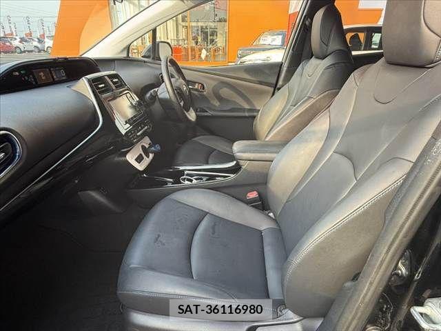 Toyota PRIUS 2017-04 8355384-16