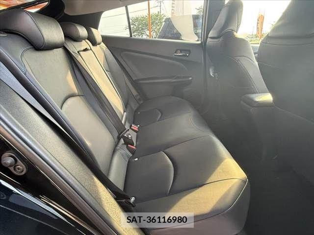 Toyota PRIUS 2017-04 8355384-17