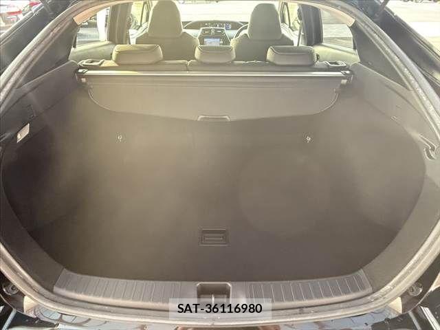 Toyota PRIUS 2017-04 8355384-19