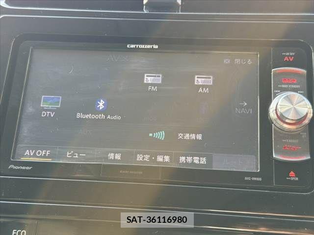Toyota PRIUS 2017-04 8355384-21