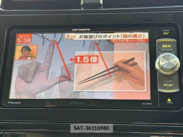 Toyota PRIUS 2017-04 8355384-22