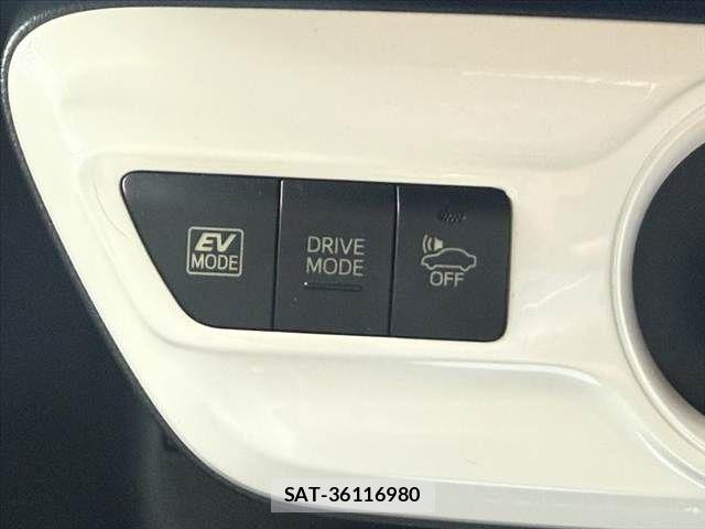 Toyota PRIUS 2017-04 8355384-24