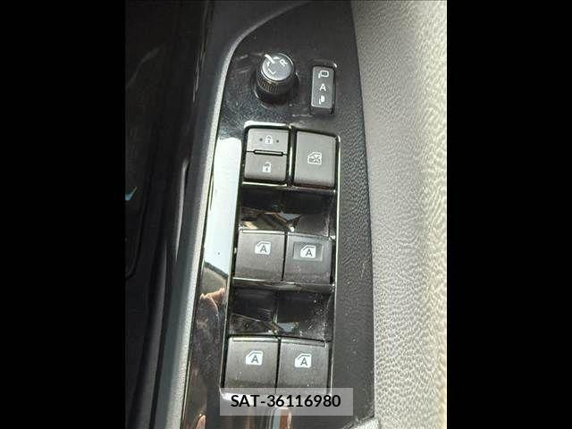 Toyota PRIUS 2017-04 8355384-28