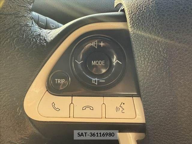 Toyota PRIUS 2017-04 8355384-29