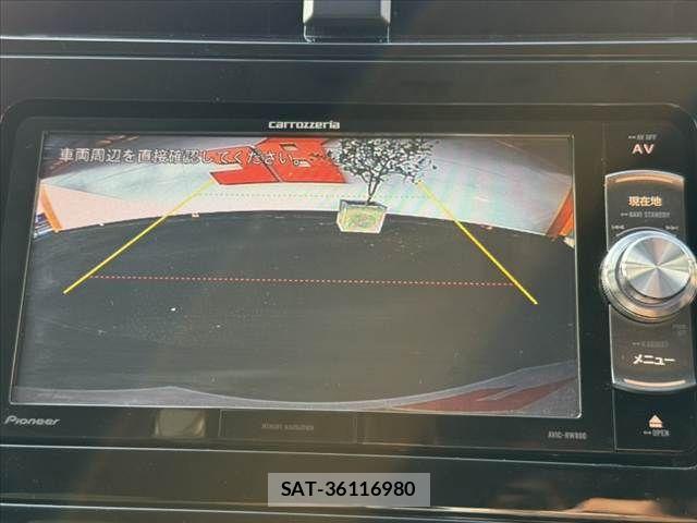 Toyota PRIUS 2017-04 8355384-4