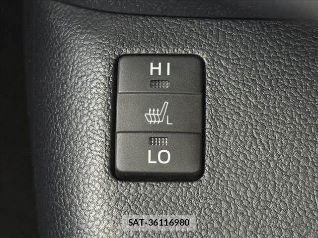 Toyota PRIUS 2017-04 8355384-5