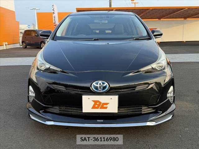 Toyota PRIUS 2017-04 8355384-8