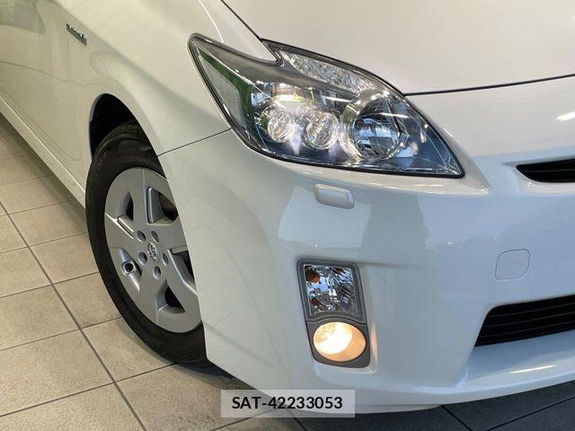 Toyota PRIUS 2011-10 8355391-11