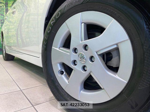 Toyota PRIUS 2011-10 8355391-12