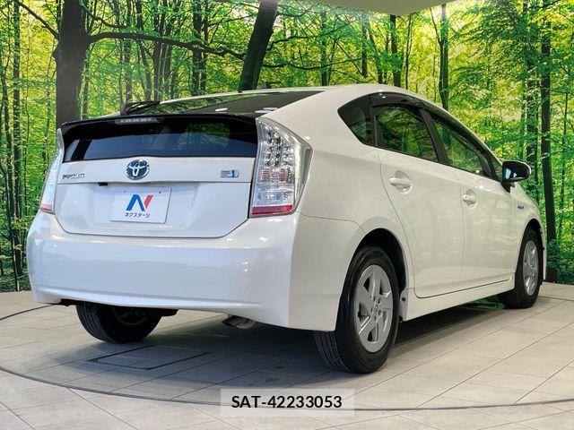 Toyota PRIUS 2011-10 8355391-16