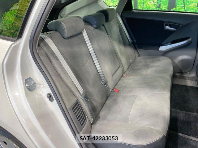 Toyota PRIUS 2011-10 8355391-8