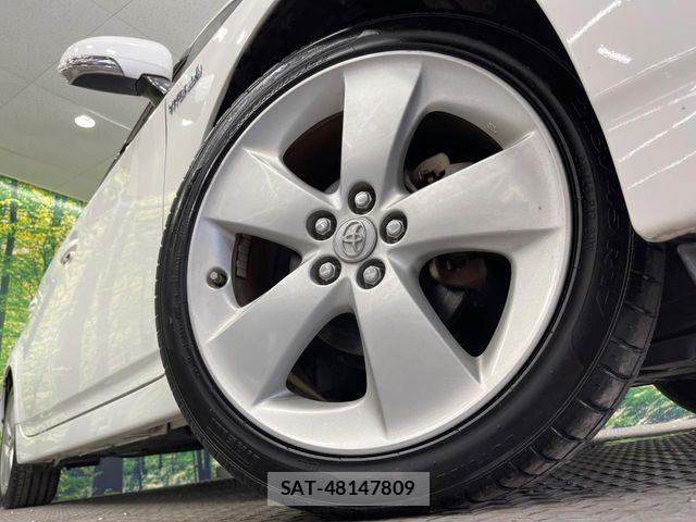 Toyota PRIUS 2013-07 8355390-12