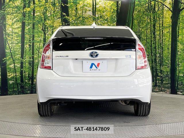 Toyota PRIUS 2013-07 8355390-14