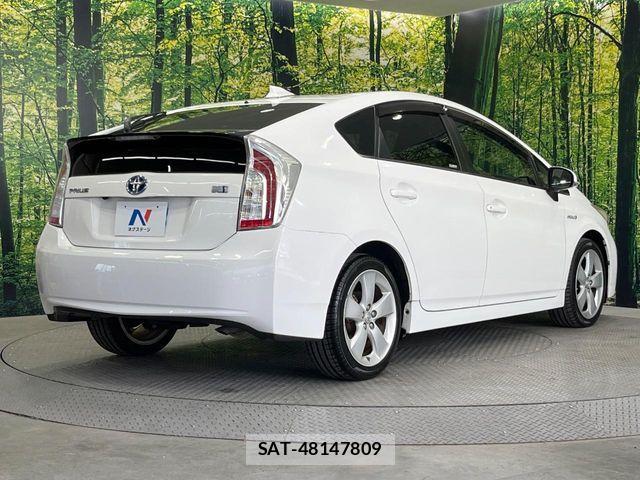 Toyota PRIUS 2013-07 8355390-16