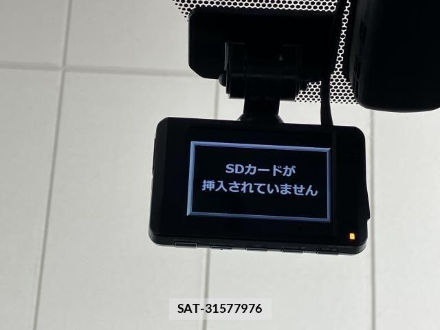 Toyota PRIUS 2020-03 8355356-13
