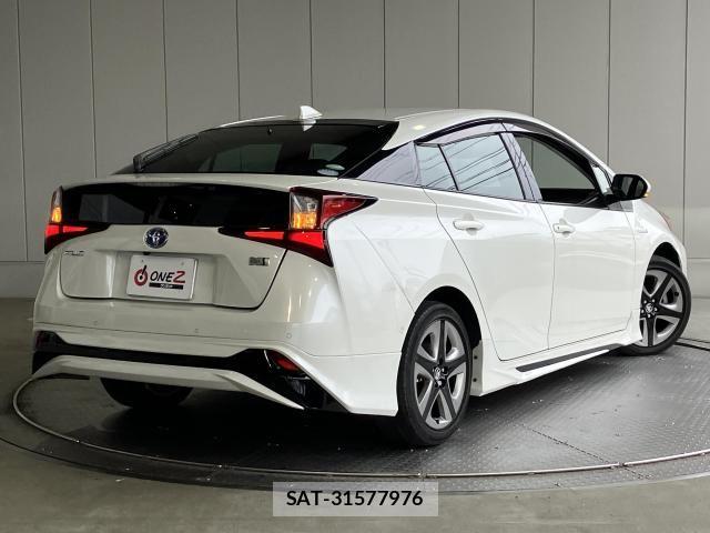 Toyota PRIUS 2020-03 8355356-1