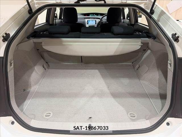 Toyota PRIUS 2015-09 8355389-9
