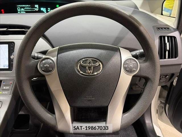 Toyota PRIUS 2015-09 8355389-10
