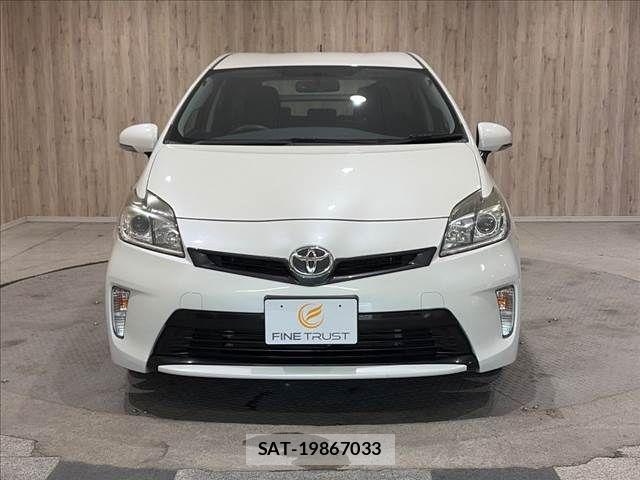 Toyota PRIUS 2015-09 8355389-13