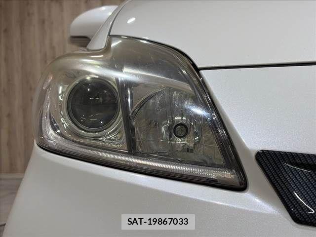 Toyota PRIUS 2015-09 8355389-20
