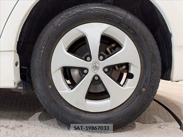 Toyota PRIUS 2015-09 8355389-24