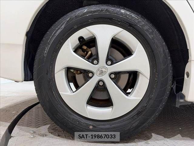 Toyota PRIUS 2015-09 8355389-25