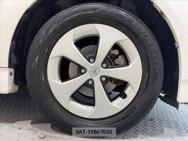 Toyota PRIUS 2015-09 8355389-26