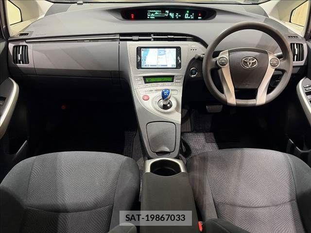 Toyota PRIUS 2015-09 8355389-2