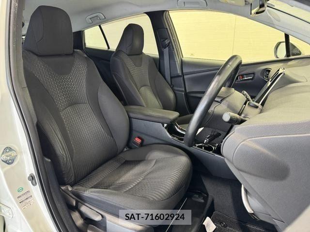 Toyota PRIUS 2018-03 8355376-9