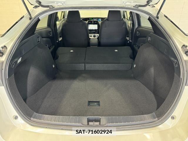 Toyota PRIUS 2018-03 8355376-11