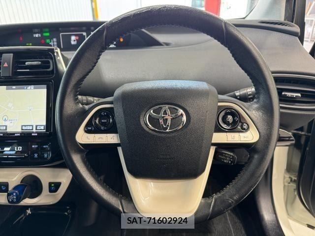 Toyota PRIUS 2018-03 8355376-12